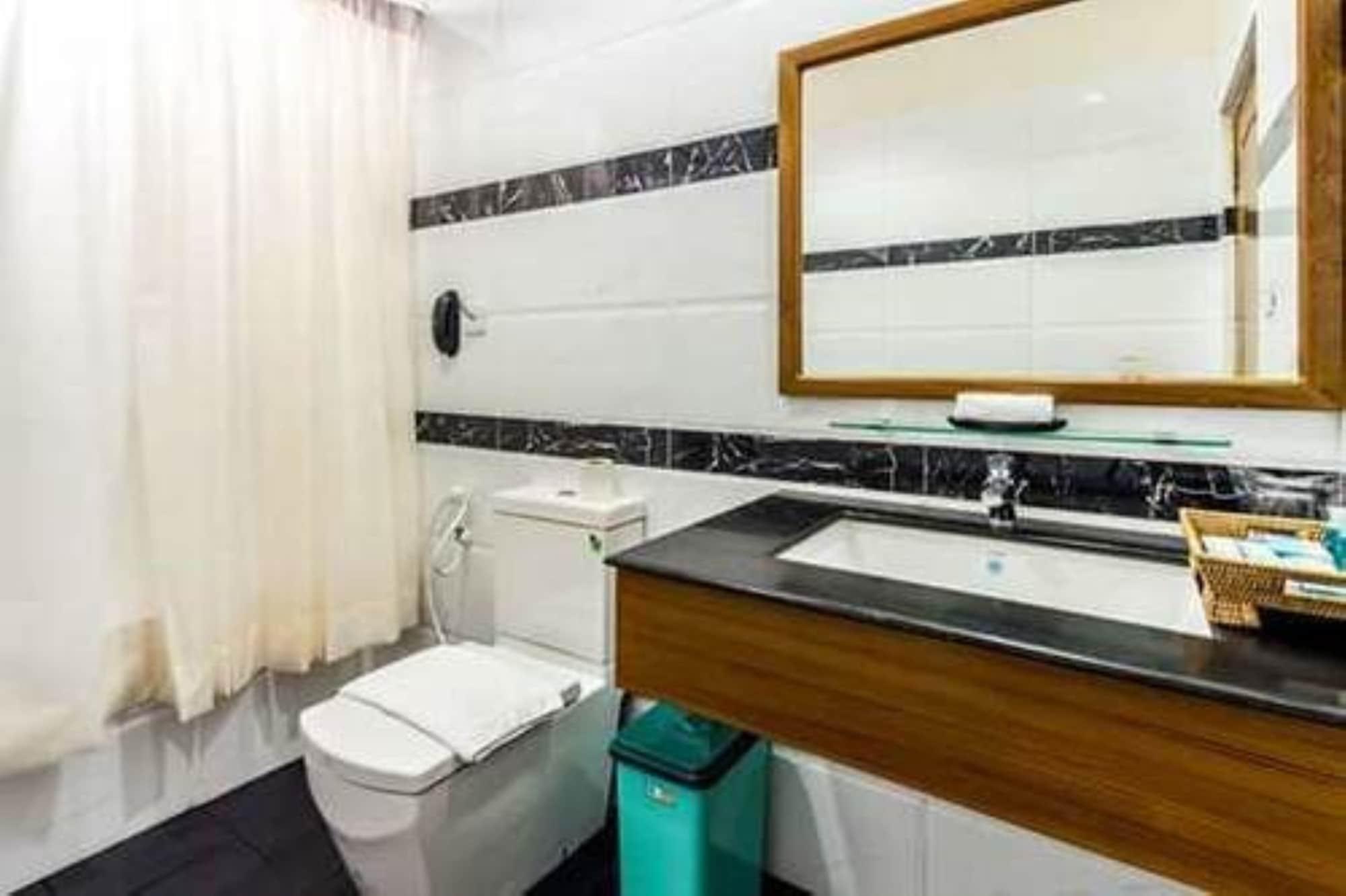 Hotel 7 Mile Yangon Ngoại thất bức ảnh