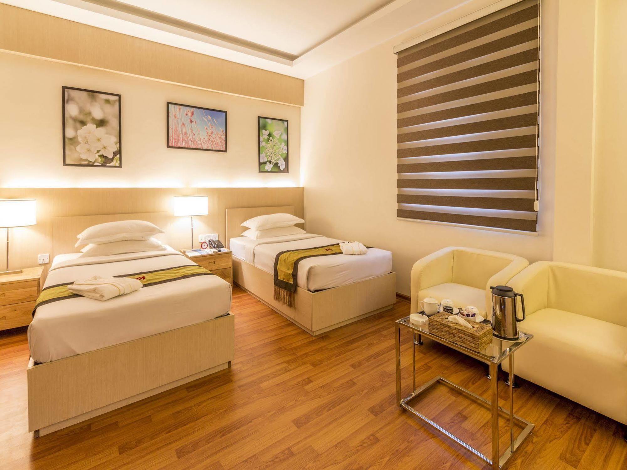 Hotel 7 Mile Yangon Ngoại thất bức ảnh